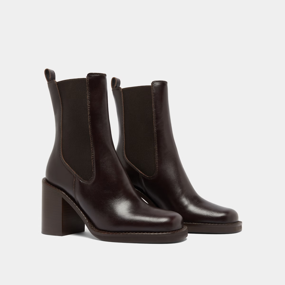 Bottines à talons débordants