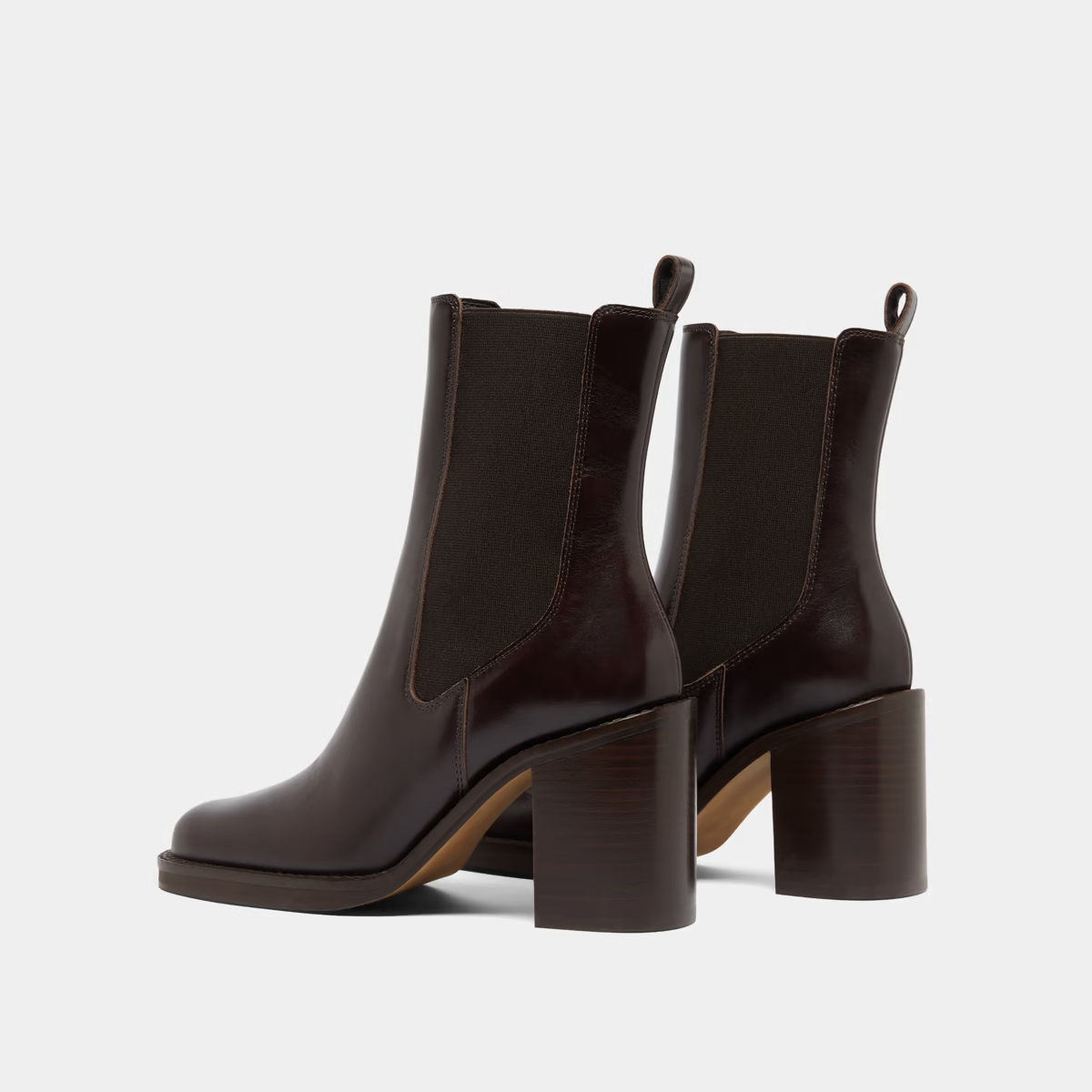 Bottines à talons débordants