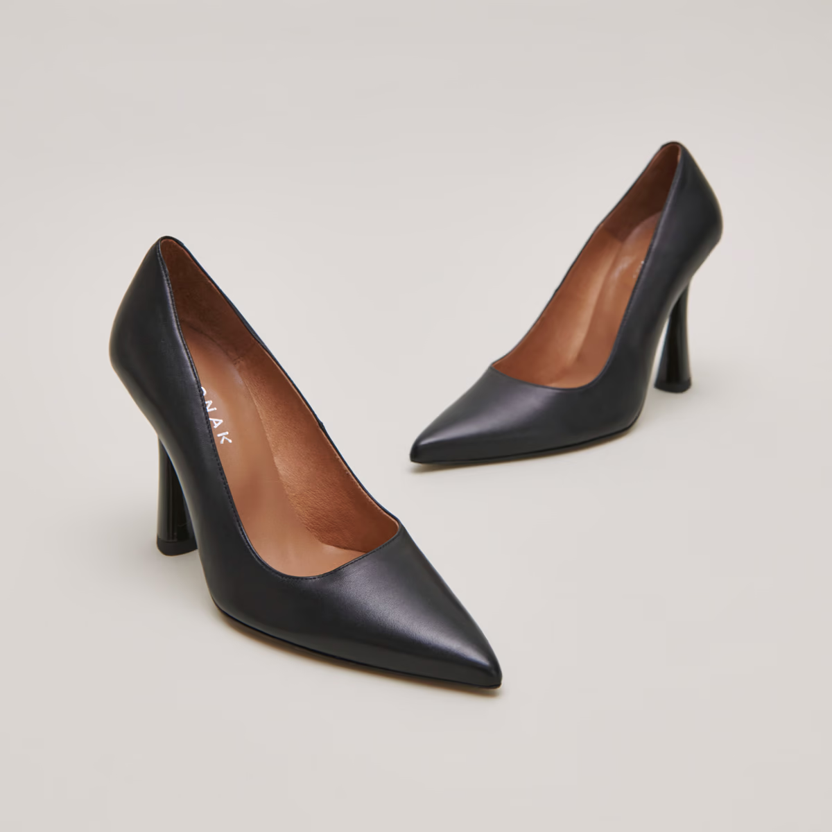 Escarpins à talons hauts et bouts pointus