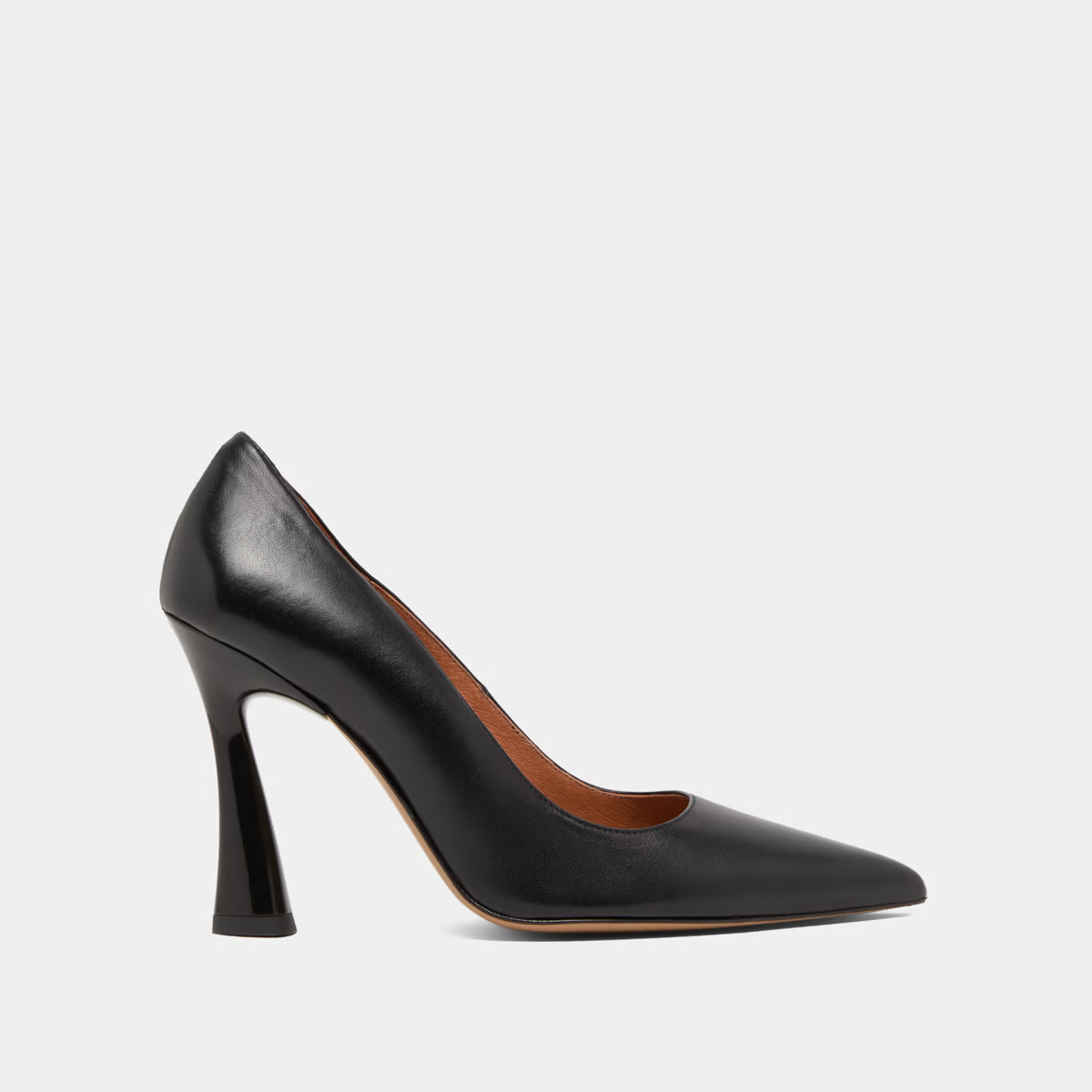 Escarpins à talons hauts et bouts pointus