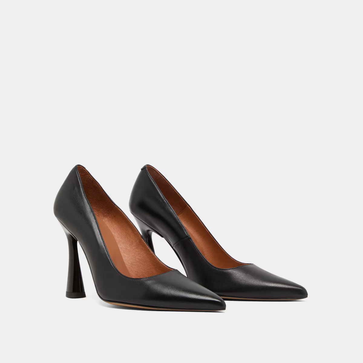 Escarpins à talons hauts et bouts pointus