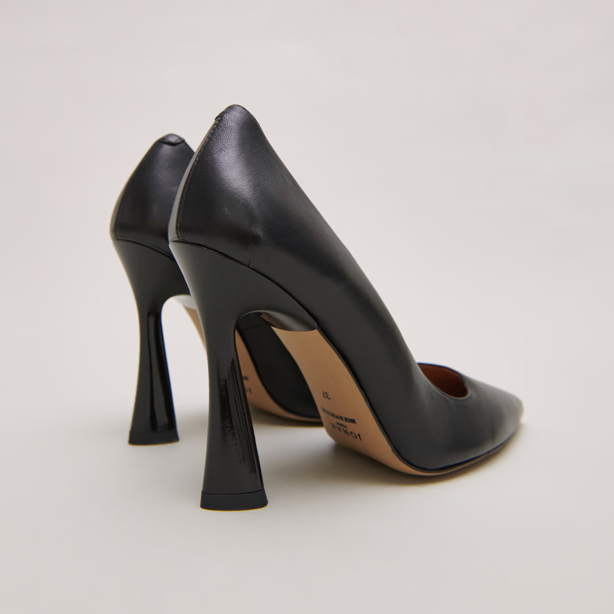 Escarpins à talons hauts et bouts pointus