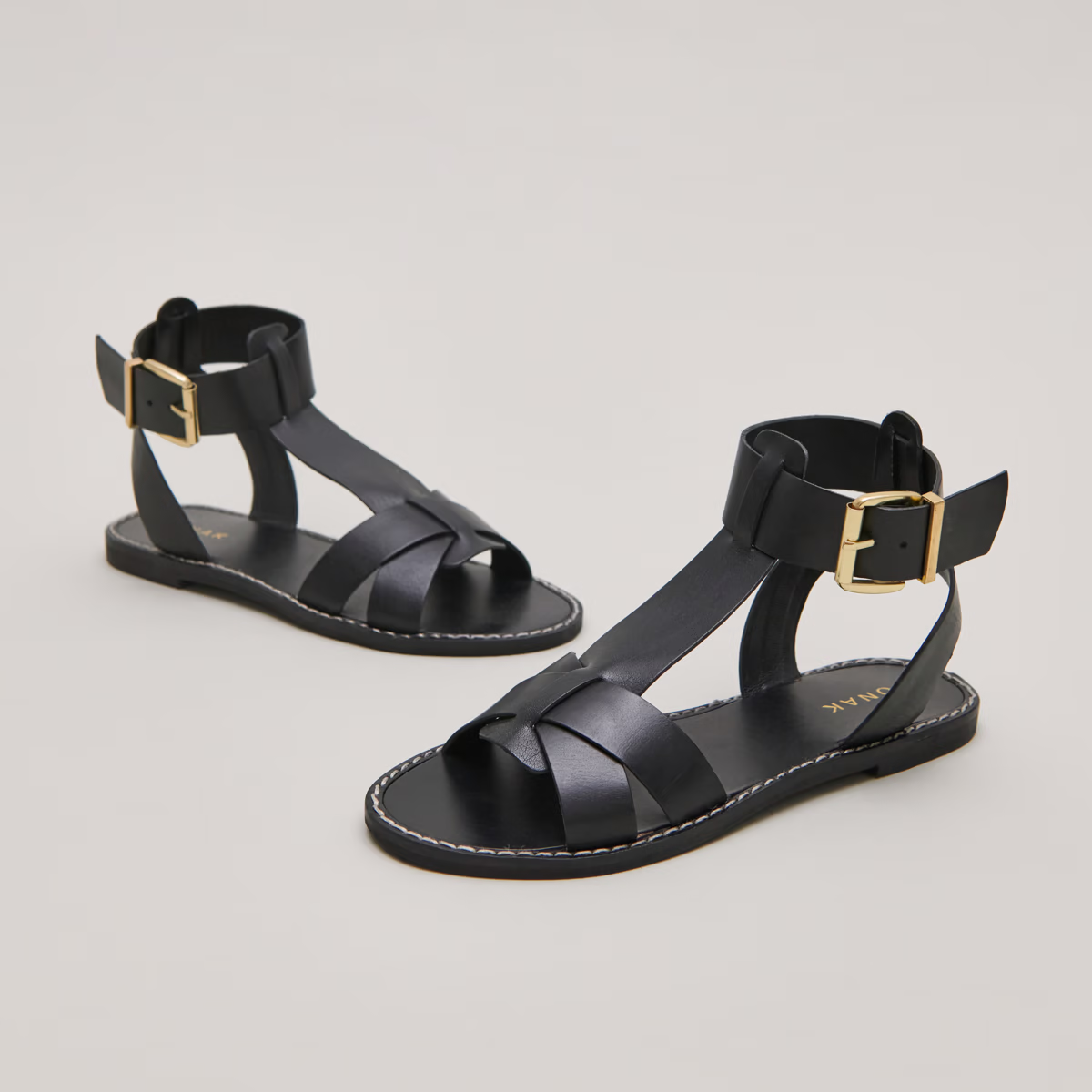 Sandales à boucles et brides