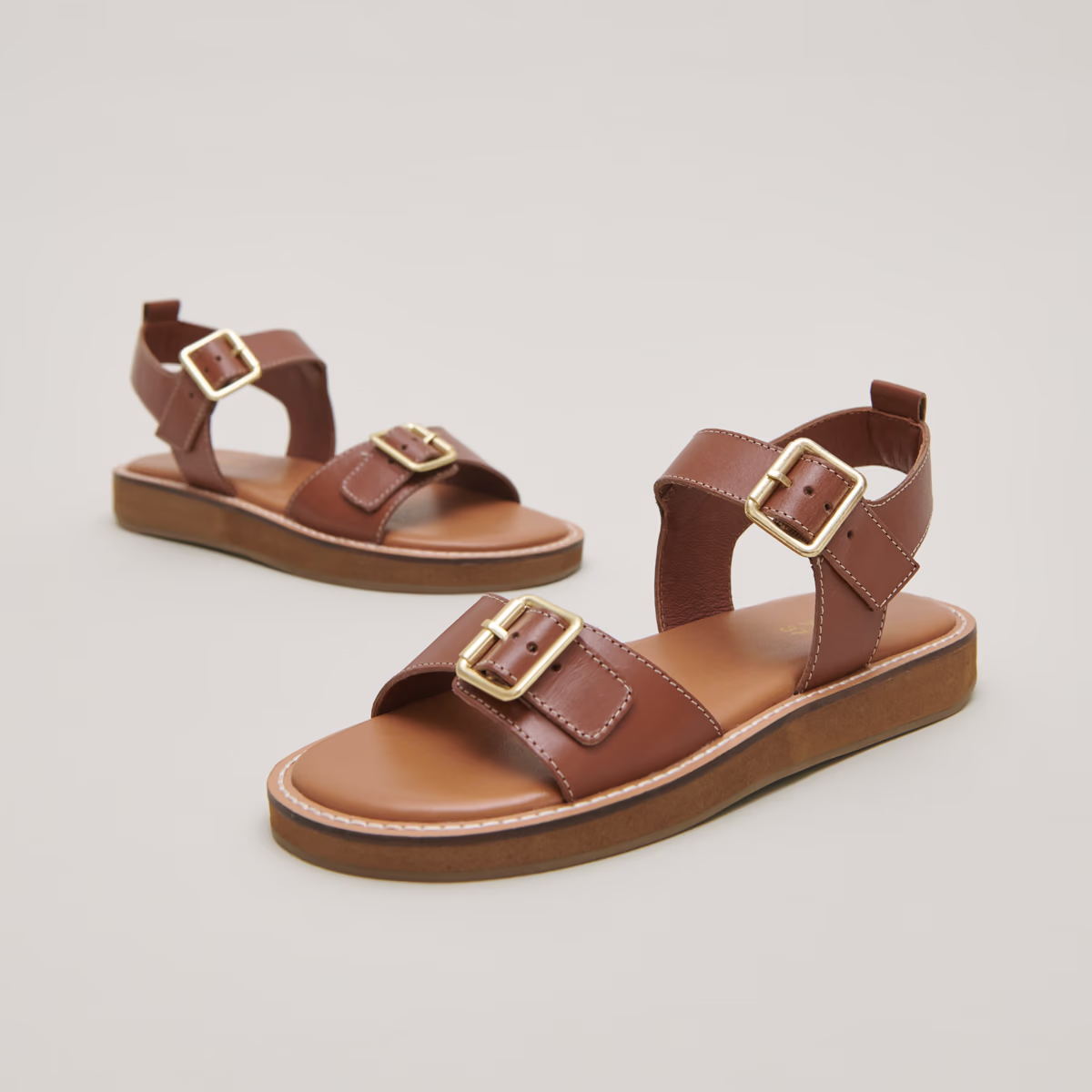 Sandales à boucles ajustantes