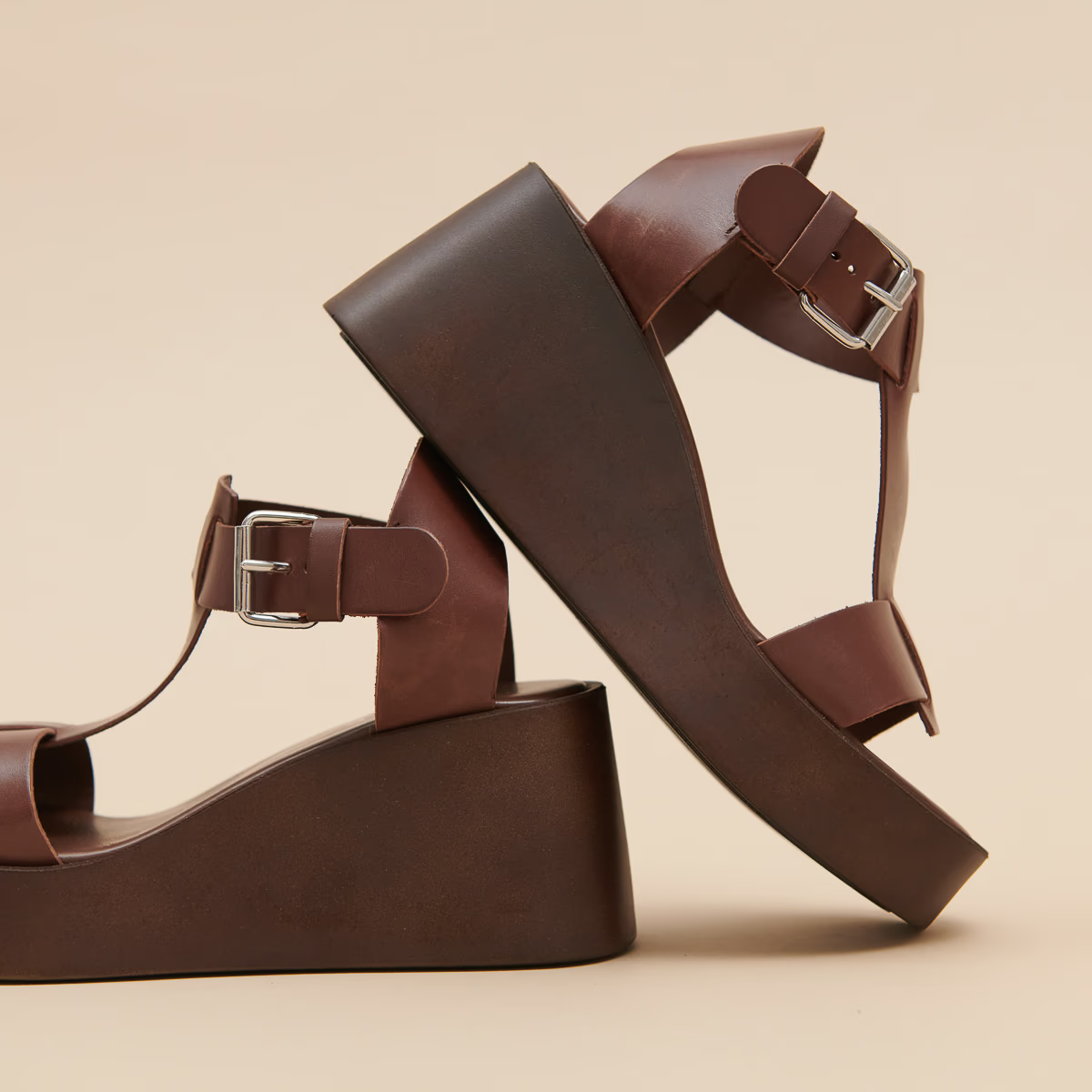 Sandales compensées à boucles ajustables