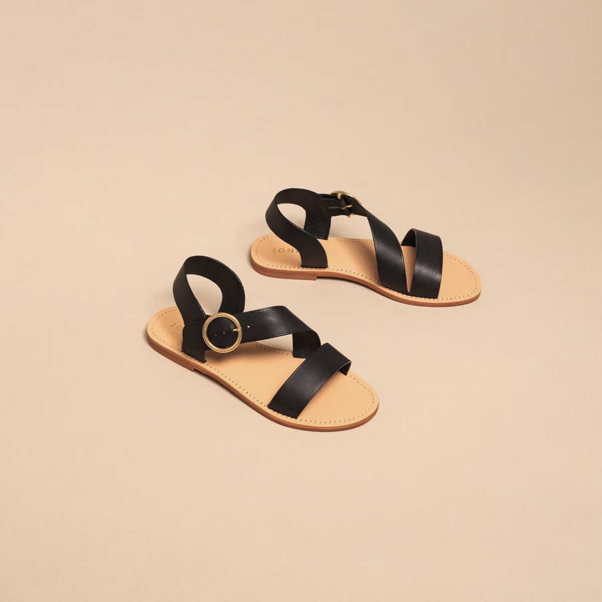 Sandales asymétriques