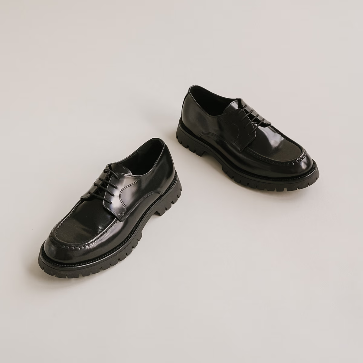 Derbies à lacets et semelles crantées