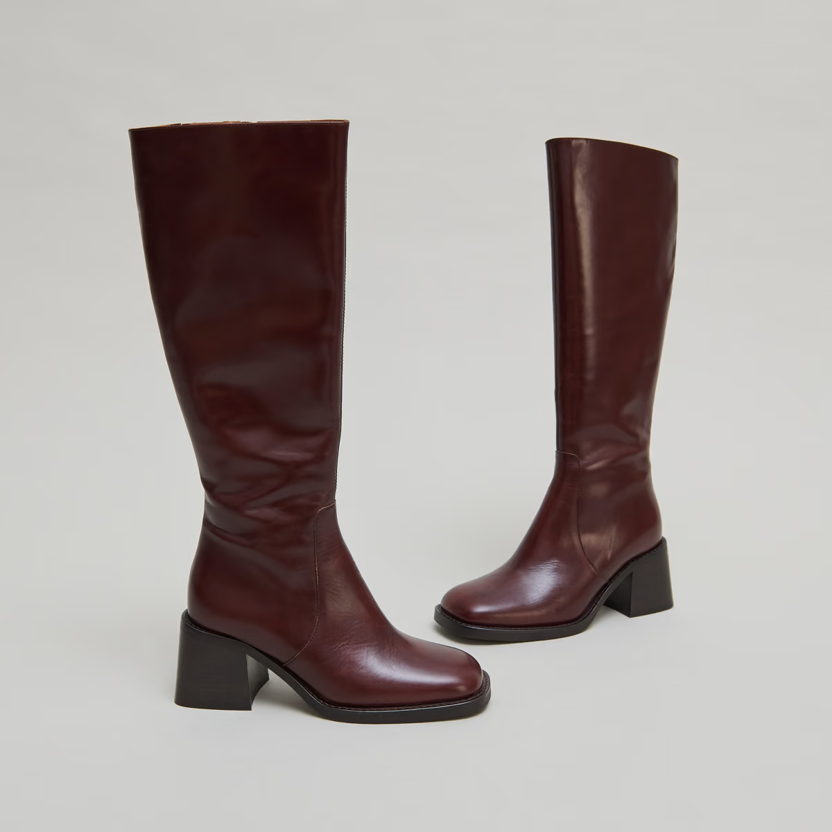 Bottes à talons et bouts carrés