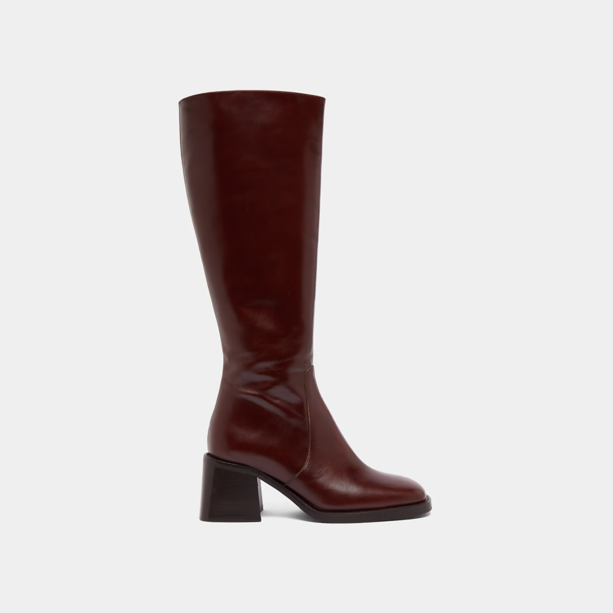 Bottes à talons et bouts carrés