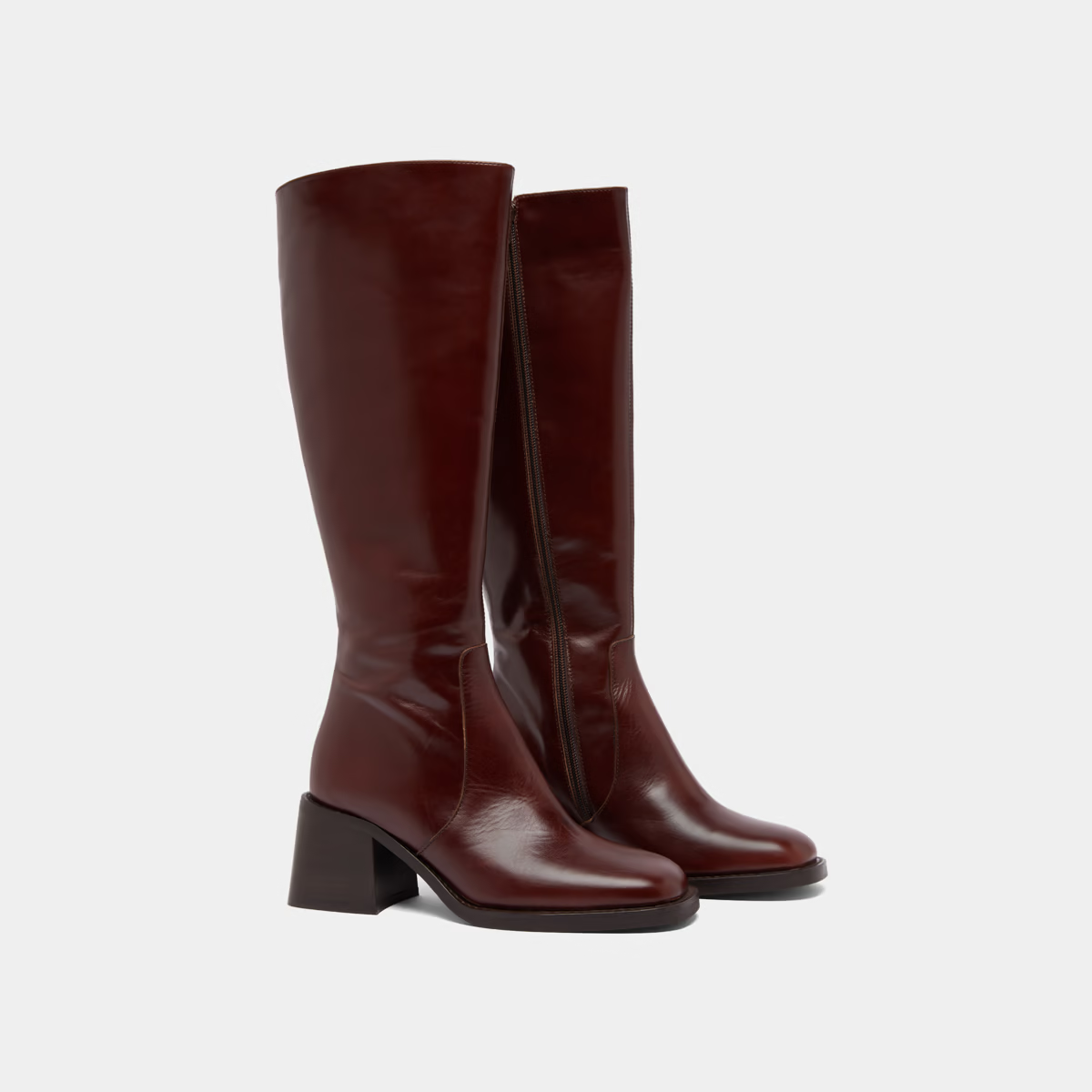 Bottes à talons et bouts carrés
