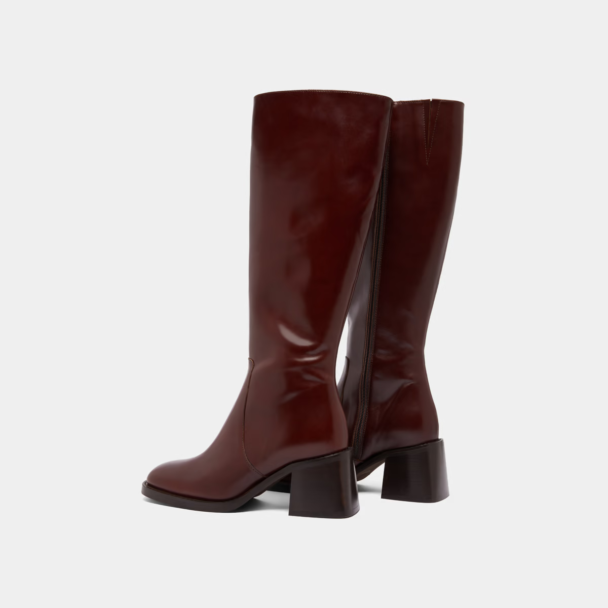Bottes à talons et bouts carrés