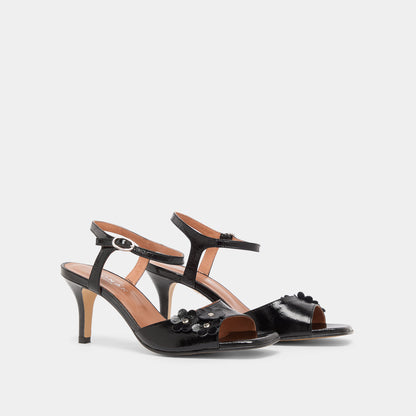 Sandales à talons et fleurs