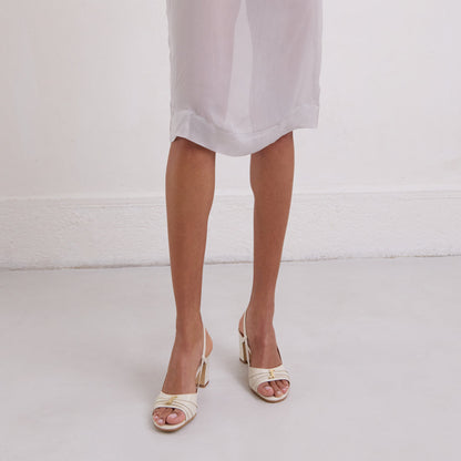 Sandales à talons et monogrammes