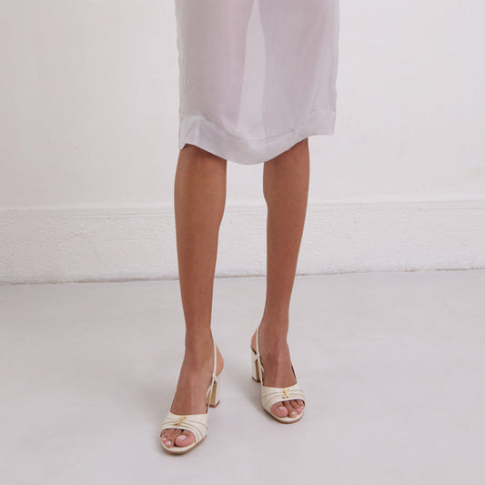 Sandales à talons et monogrammes