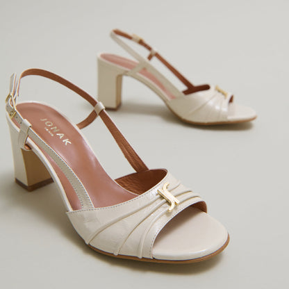 Sandales à talons et monogrammes