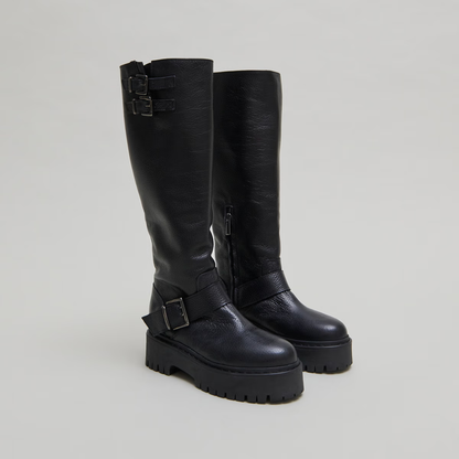 Bottes à sangles et semelles crantées