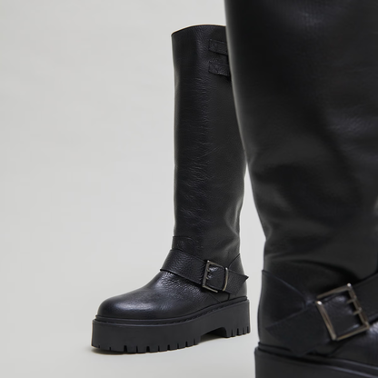 Bottes à sangles et semelles crantées