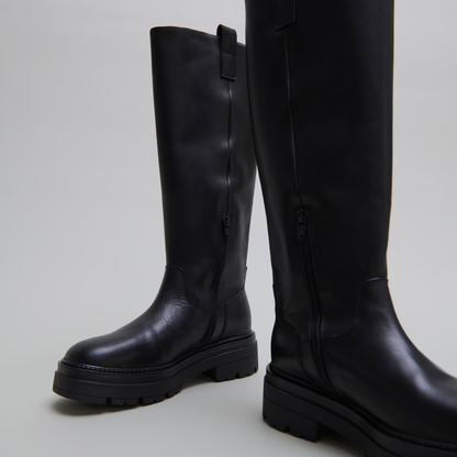 Bottes à semelles crantées et bouts carrés