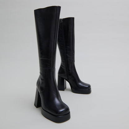 Bottes à talons et bouts carrés