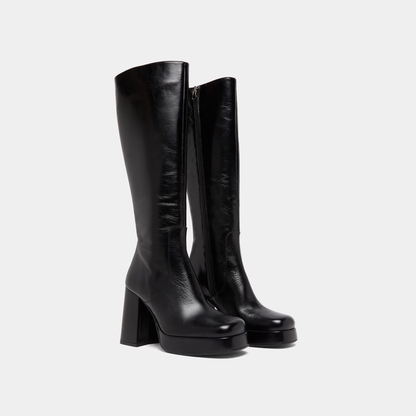 Bottes à talons et bouts carrés