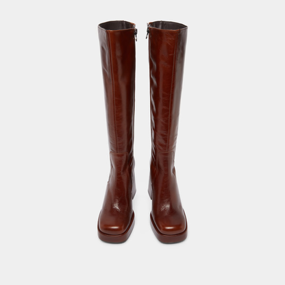 Bottes à talons et bouts carrés