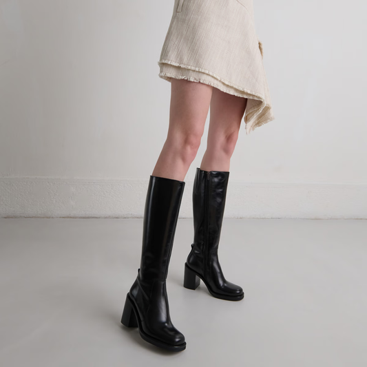 Bottes à talons débordants