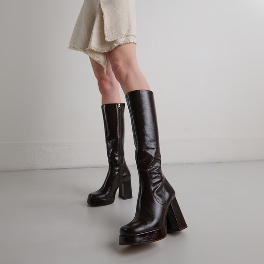 Bottes à talons et bouts carrés