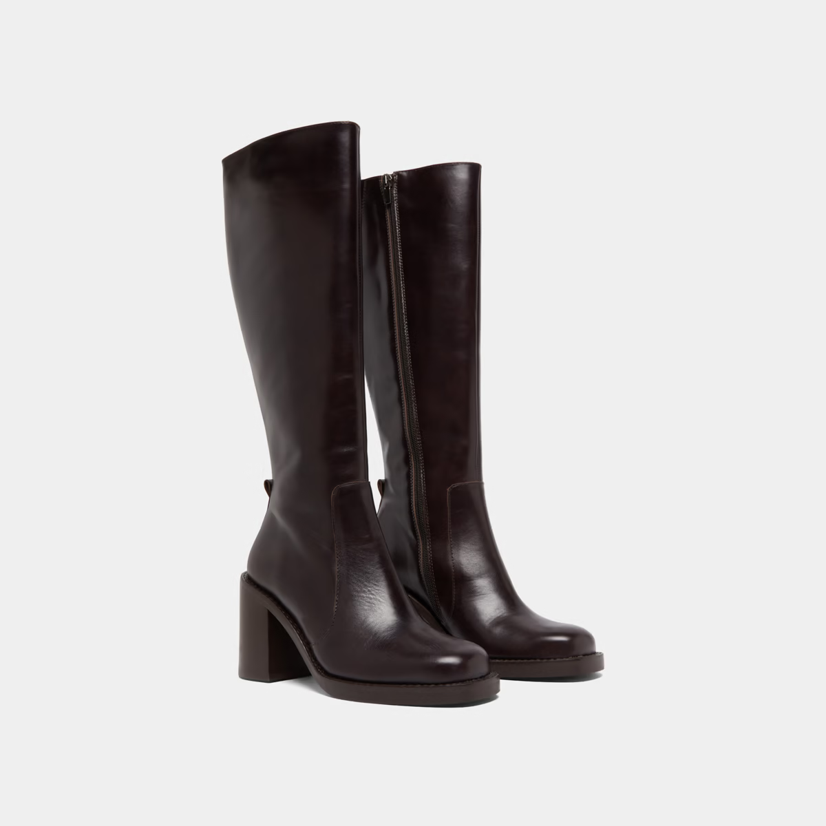 Bottes à talons débordants