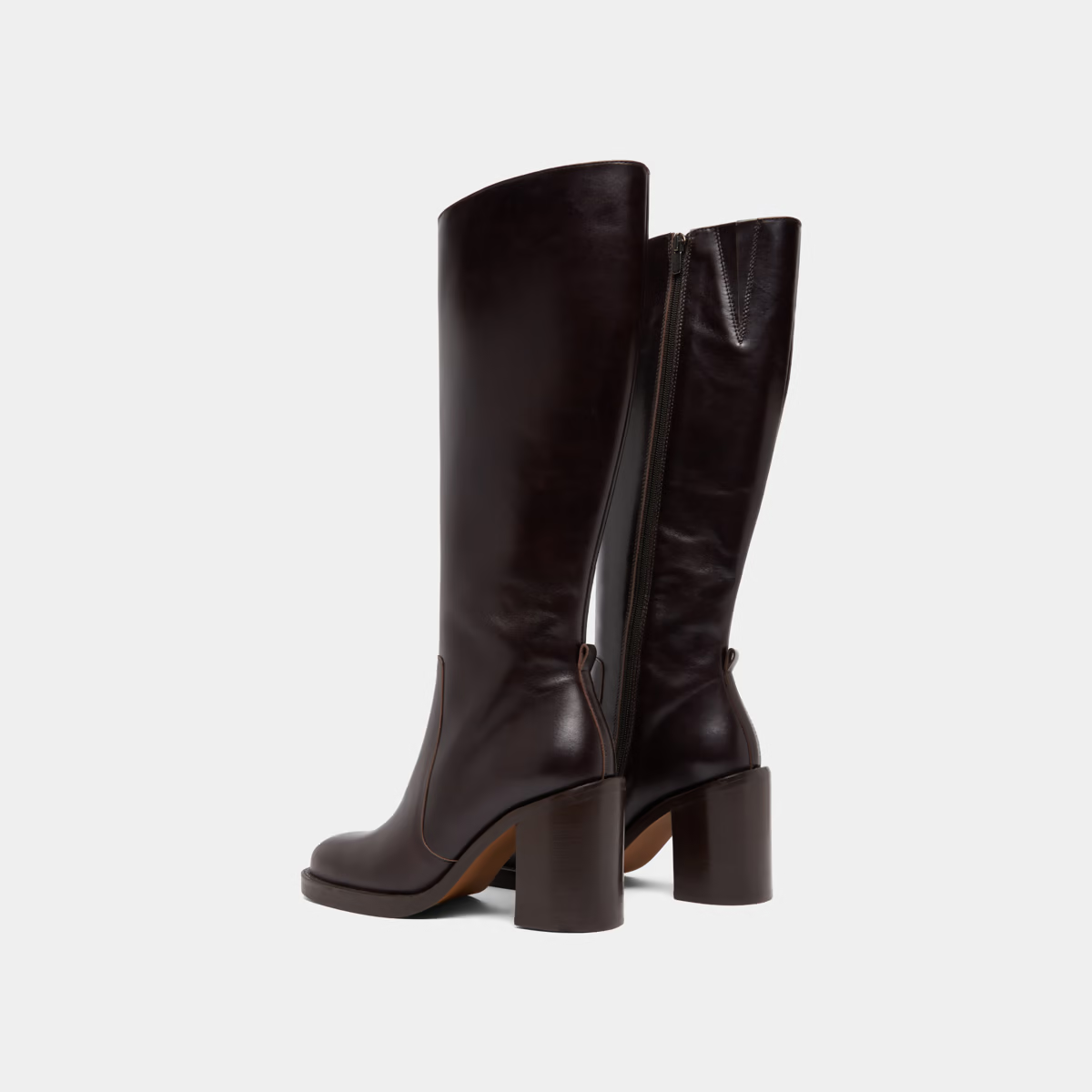 Bottes à talons débordants