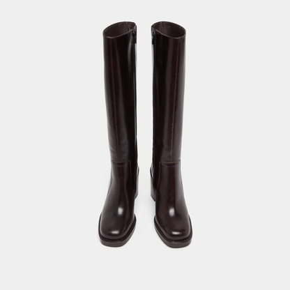 Bottes à talons débordants