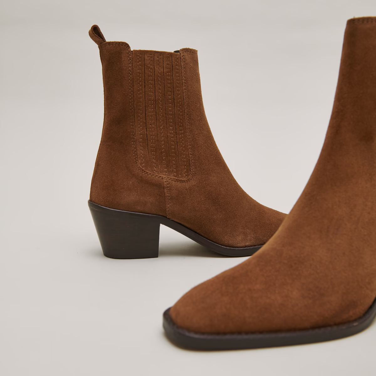 Bottines à talons et fronces