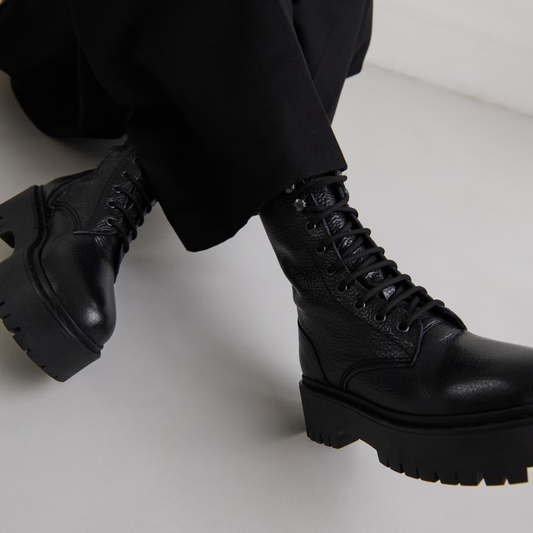 Boots à plateformes et lacets