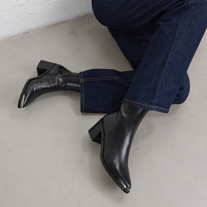 Bottines à talons et embouts argentés
