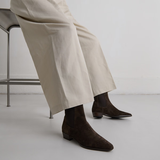 Boots à légers talons biseautés et bouts pointus