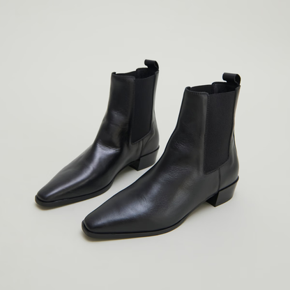Boots à légers talons biseautés et bouts pointus
