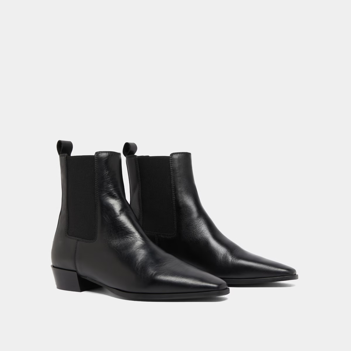 Boots à légers talons biseautés et bouts pointus