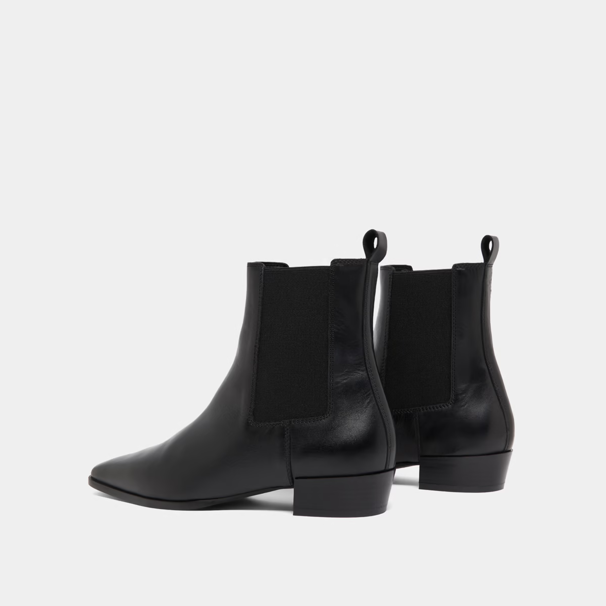 Boots à légers talons biseautés et bouts pointus