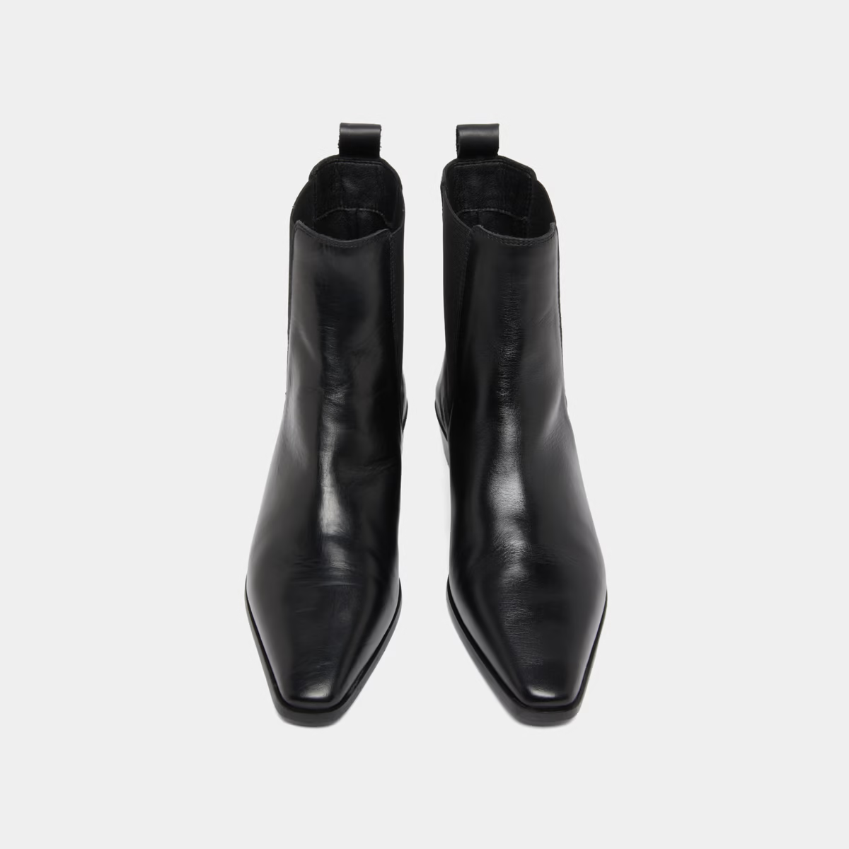 Boots à légers talons biseautés et bouts pointus