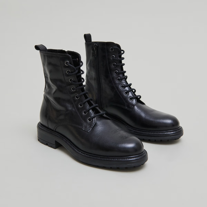 Boots à lacets et semelles crantées