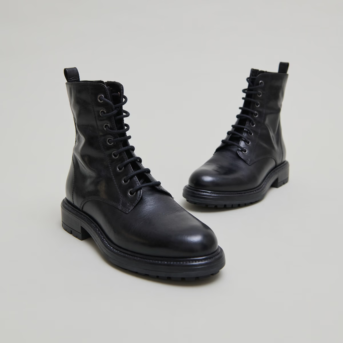 Boots à lacets et semelles crantées