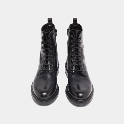 Boots à lacets et semelles crantées