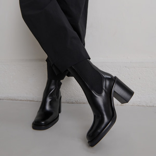 Bottines à talons débordants