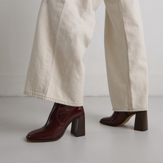 Bottines à talons et bouts carrés