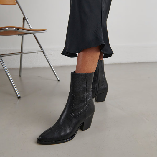 Boots à talons et surpiqures apparentes