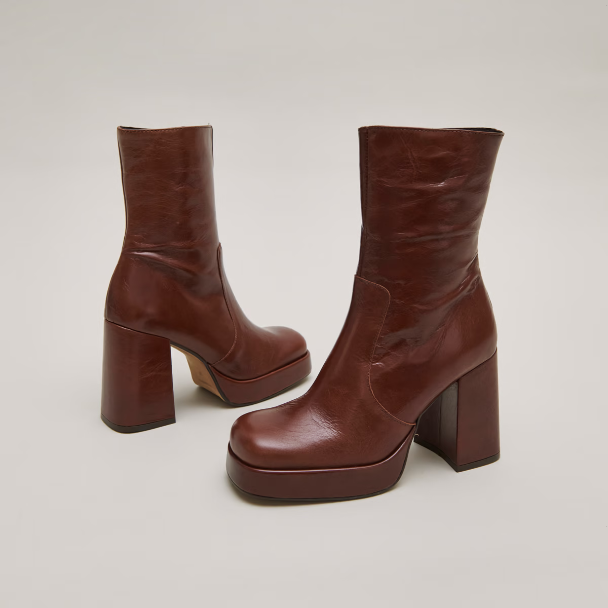 Bottines à talons et bouts carrés