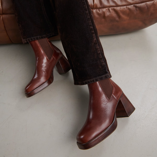 Bottines à bouts carrés et élastiques