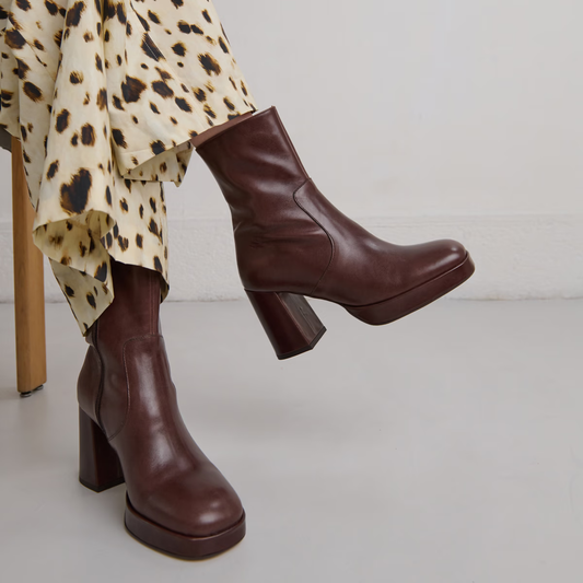 Boots à talons et bouts carrés