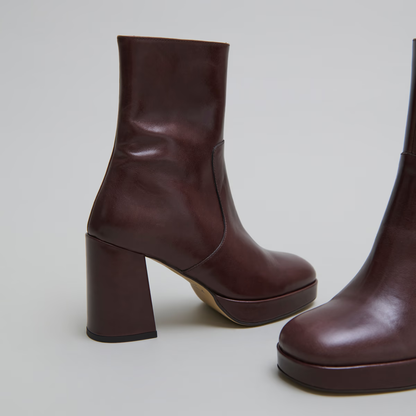 Boots à talons et bouts carrés