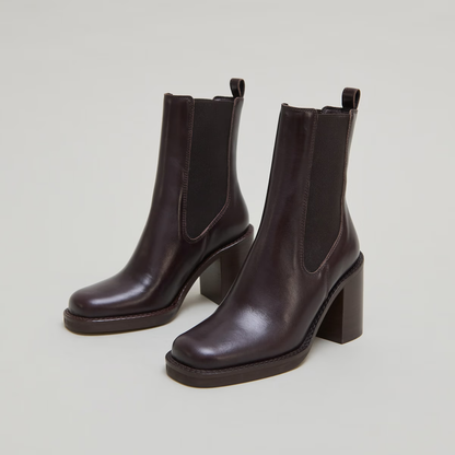 Bottines à talons débordants