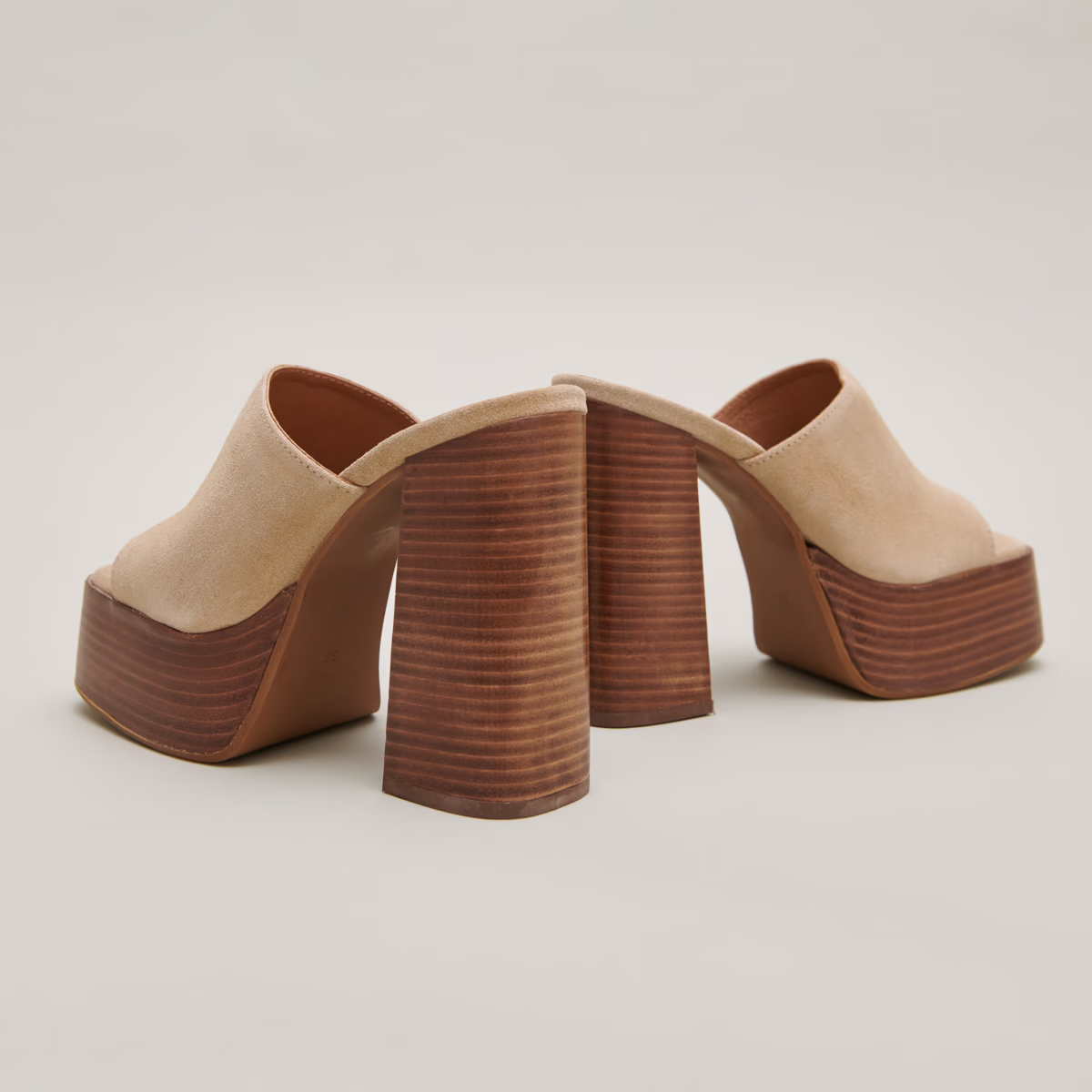 Mules à talons et bouts ouverts